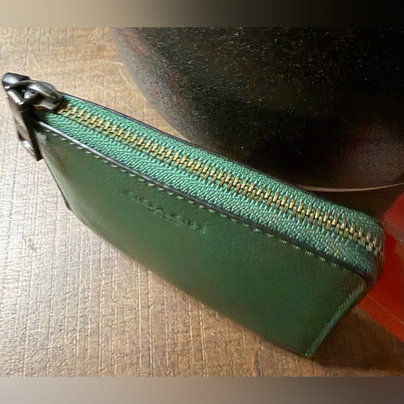 Coach L Zip Green Card Case - Picture 5 of 7